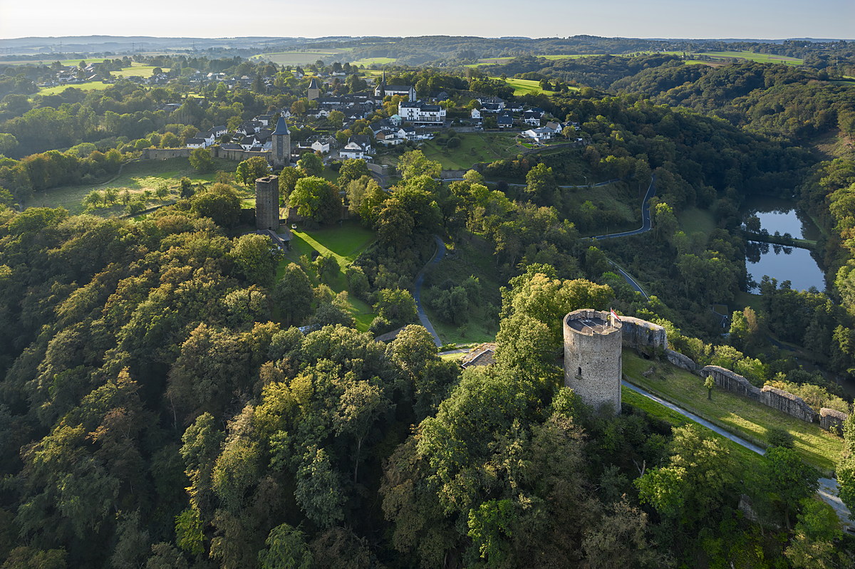 Burg Blankenberg aus der Luft